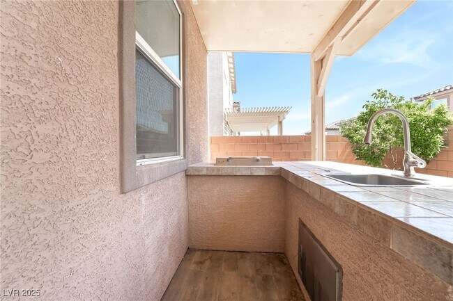 Building Photo - 9205 Keystone Ridge Ave