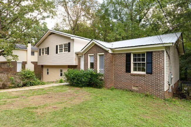 Building Photo - Pet-Friendly 3BR with Bonus Room, Deck & G...