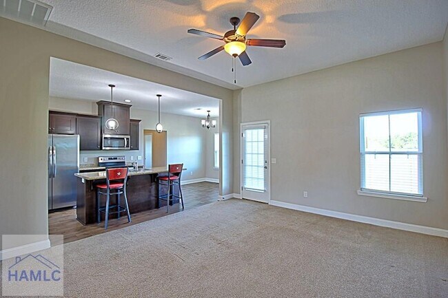 Building Photo - 582 Burke Dr