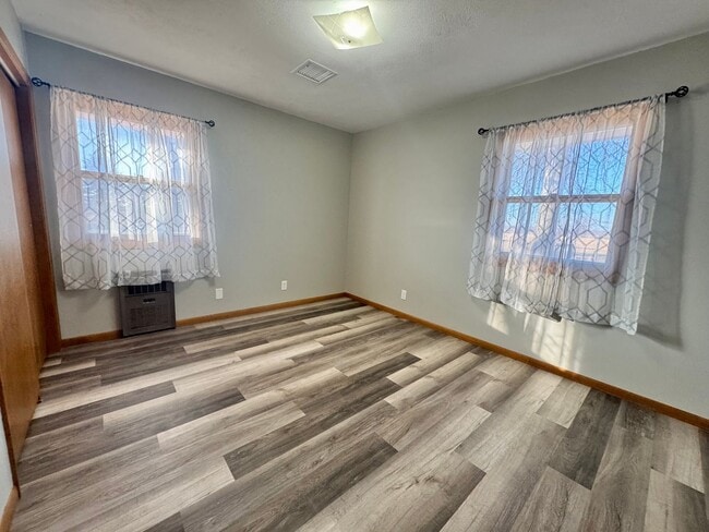 Building Photo - 4 bed, 2 bath acreage in Pickrell area