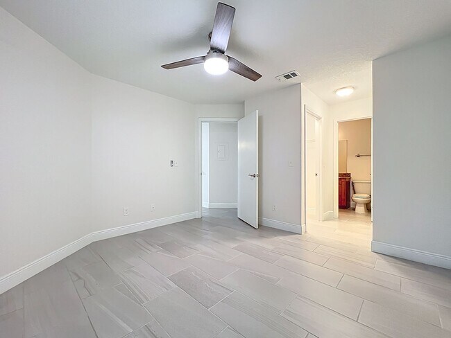 Building Photo - 2580 Grassy Point Dr