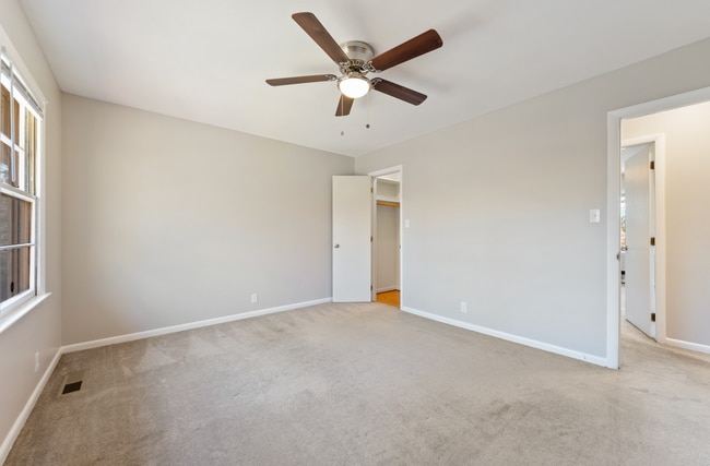 Building Photo - Charming 2-Bedroom townhome!