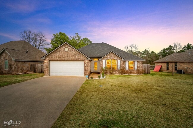 Primary Photo - Check Out this 3 bed 2 bath in Benton