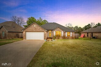 Building Photo - Check Out this 3 bed 2 bath in Benton