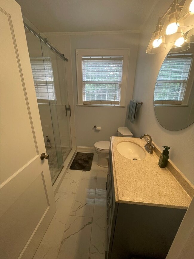 Building Photo - Spacious South Highlands 2 Bedroom Home with flex rooms!