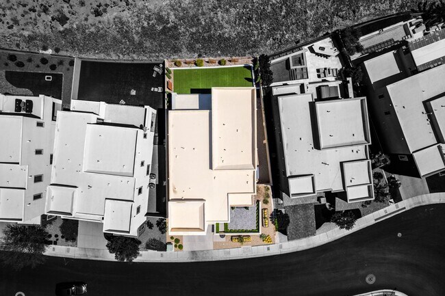 Building Photo - Luxury Rental with Mountain Views in Gated Henderson Community