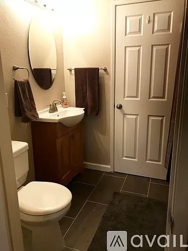 Building Photo - 827 Villa Ave