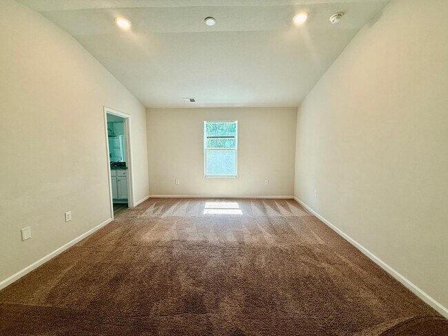 Building Photo - 6200 Lowe Ln