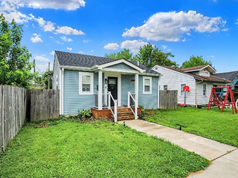 Primary Photo - 1641 Iowa St