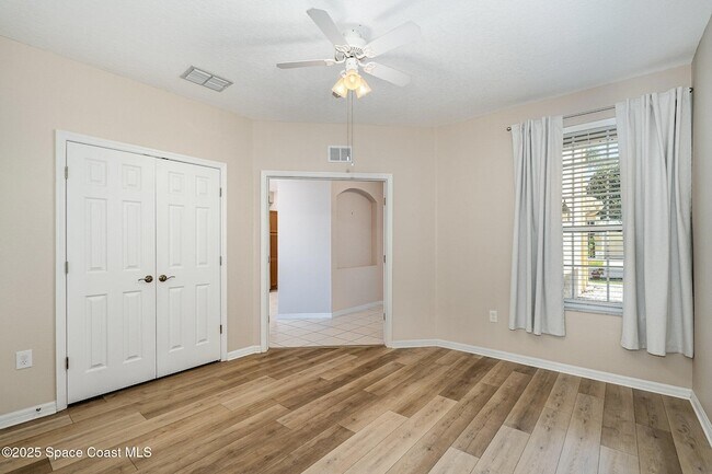 Building Photo - 400 Trotter Ln