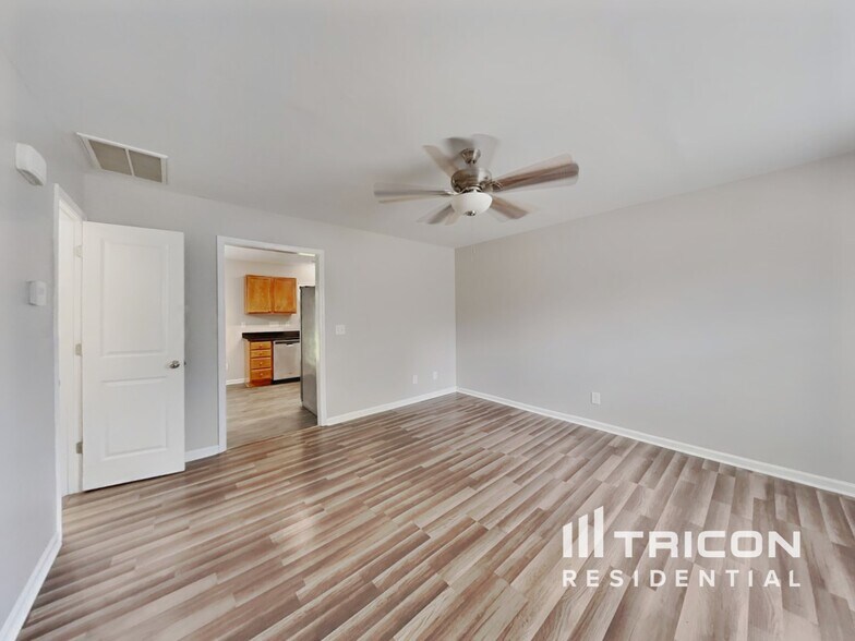 Building Photo - 131 Drewsbury Dr