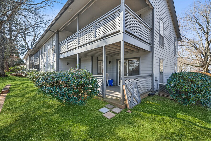 Building Photo - 1242 Weatherstone Dr NE