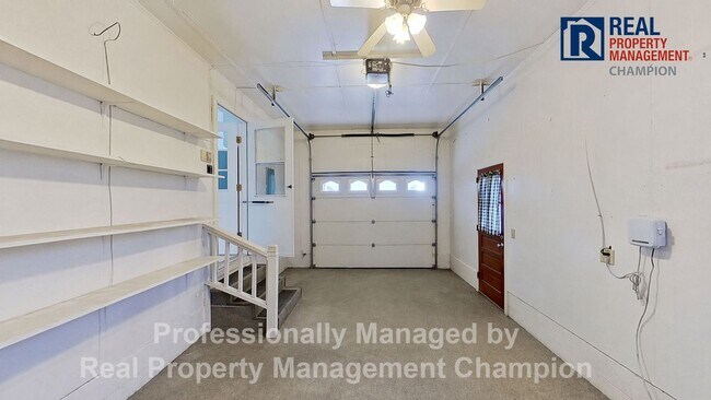 Building Photo - Updated 3 BD/2BA Home on Spacious Corner Lot
