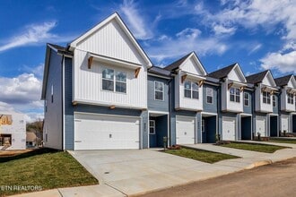 Building Photo - 3 bedroom 2.5 bath Cosmo Floorplan at Andes Hill