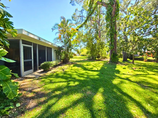 Building Photo - Charming 2 Bed/ 2 Bath Home w/ Garage in Sarasota