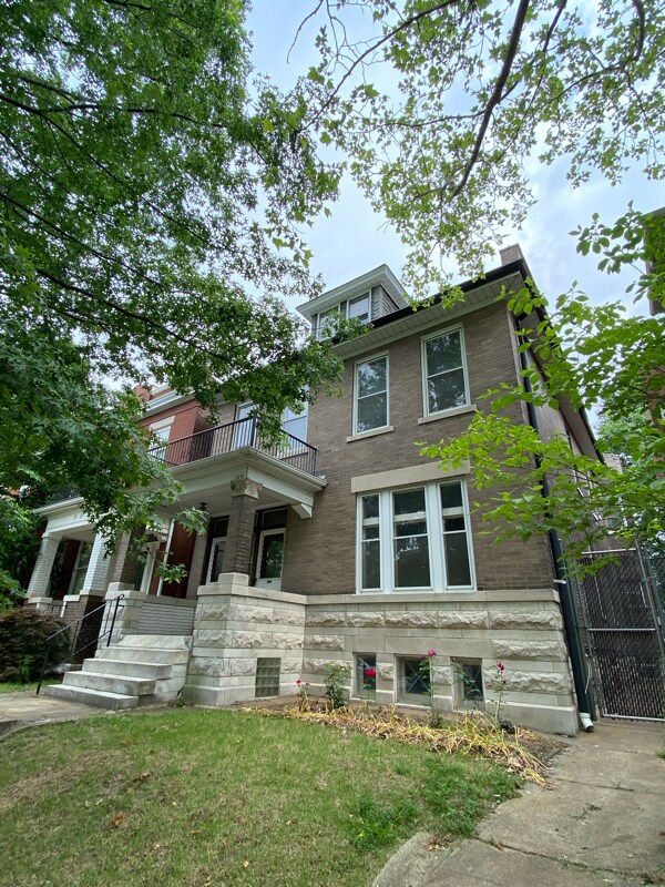 Building Photo - 3321 Halliday Ave