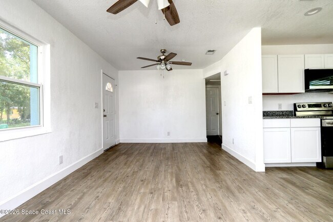 Building Photo - 356 Vesta Cir