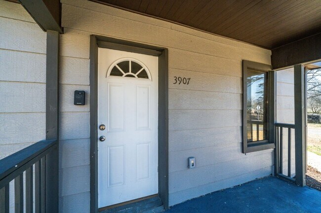 Building Photo - 3907 Midway Rd