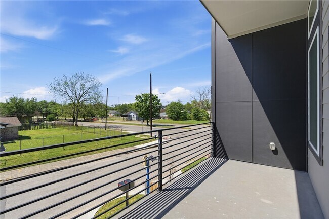 Building Photo - 5507 Hershe St
