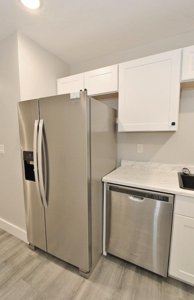 Building Photo - 402 Hazel Ave