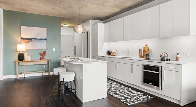 Building Photo - 2 bedroom in Chicago IL 60654