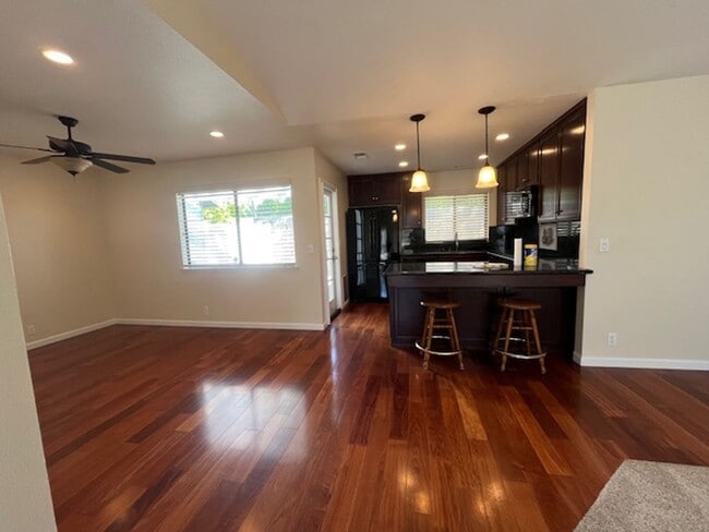 Building Photo - 856 Alyssum Ct