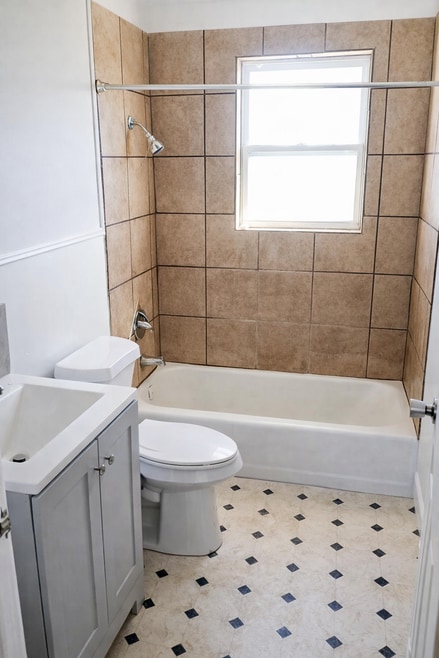 Building Photo - 1219 E Cherry St