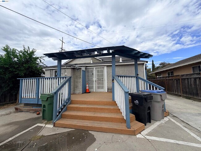 Building Photo - 907 S 10th St