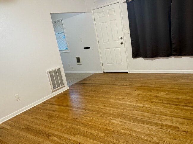 Building Photo - 5303 NE 72nd Ave.