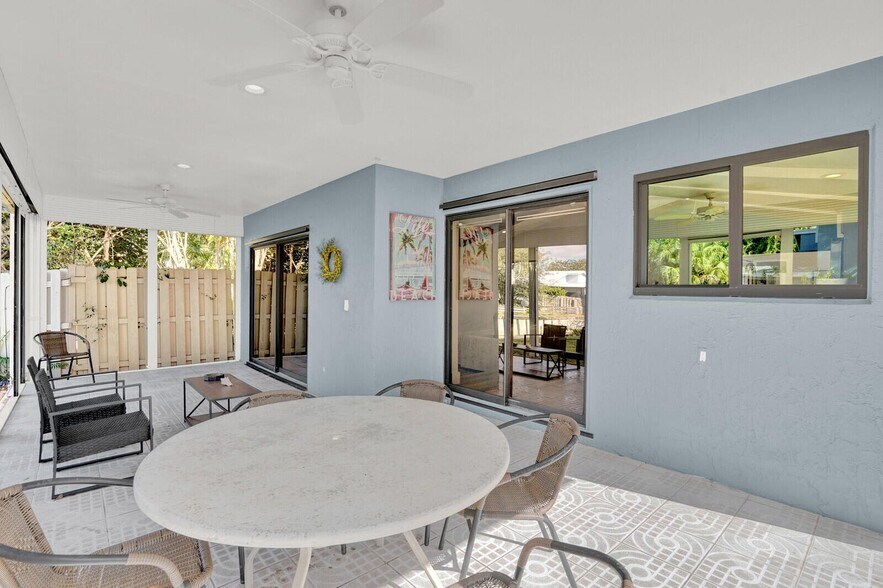 Building Photo - 940 Rainberry Lake Dr