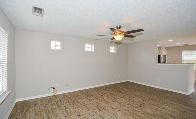 Building Photo - 612 Spanish Oak Dr