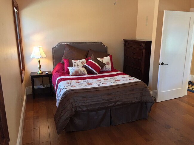 Building Photo - 225 W Angela St