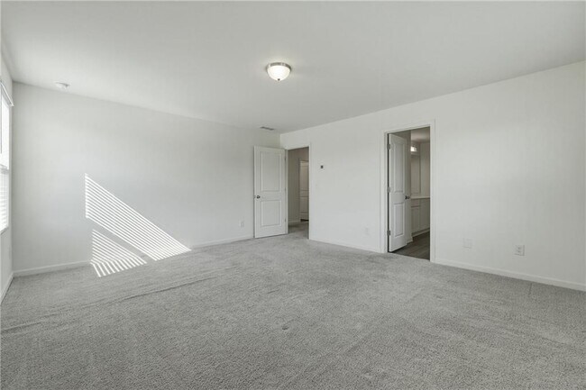 Building Photo - 166 Verona Dr NW