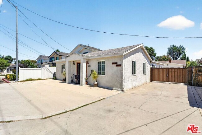 Building Photo - 6236 Lindley Ave