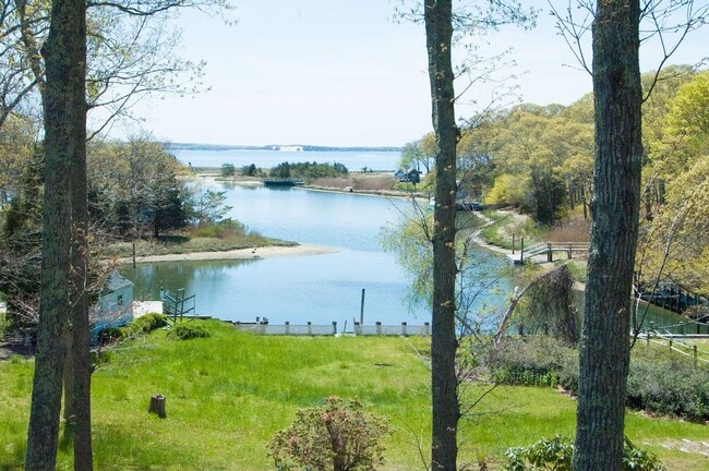 Building Photo - 400 Little Peconic Bay Rd