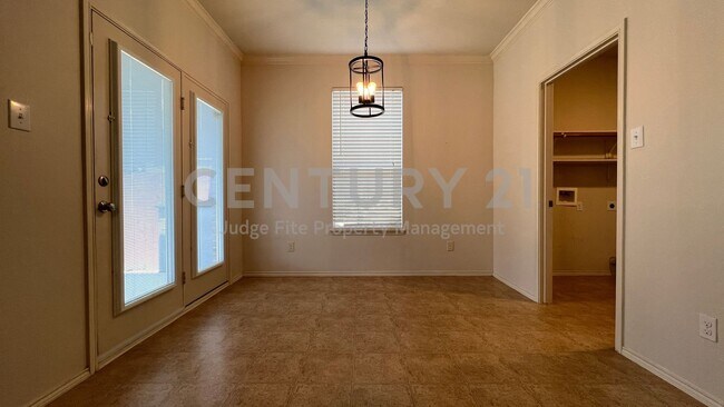 Building Photo - Meticulously Maintained 2-Story 3/2.5/2 in...