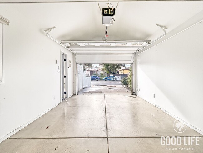 Building Photo - Beautiful 2BD/2BA W/ Detached Garage and A/C in Talmadge!