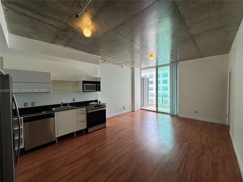 Building Photo - 690 SW 1st Ct