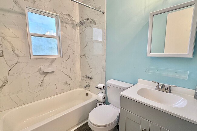 Building Photo - AVAILABLE NOW! (Pet Friendly)