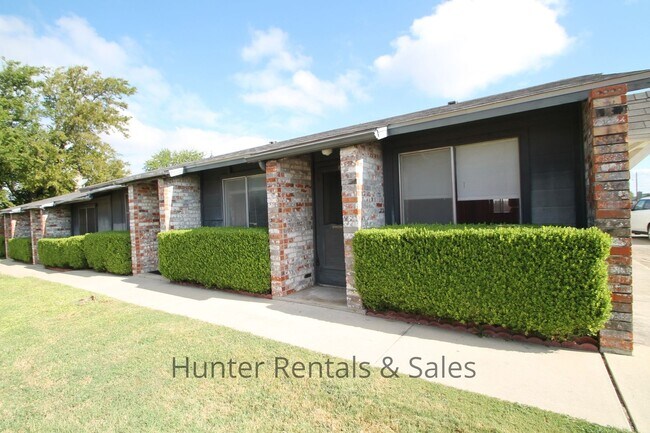 Primary Photo - Water paid on this 1 bedroom close to post!