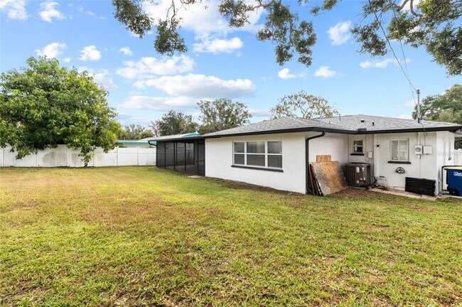 Building Photo - 1966 Sandra Dr