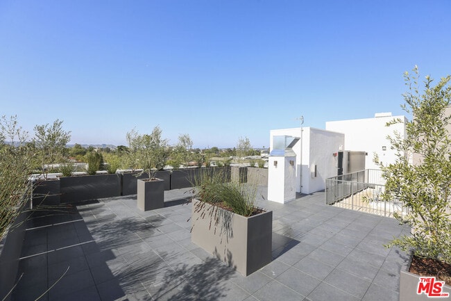 Building Photo - 740 Ridgeley Dr