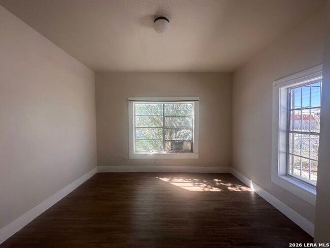 Building Photo - This affordable Quaint Westside Home Is ready for immediate occupancy