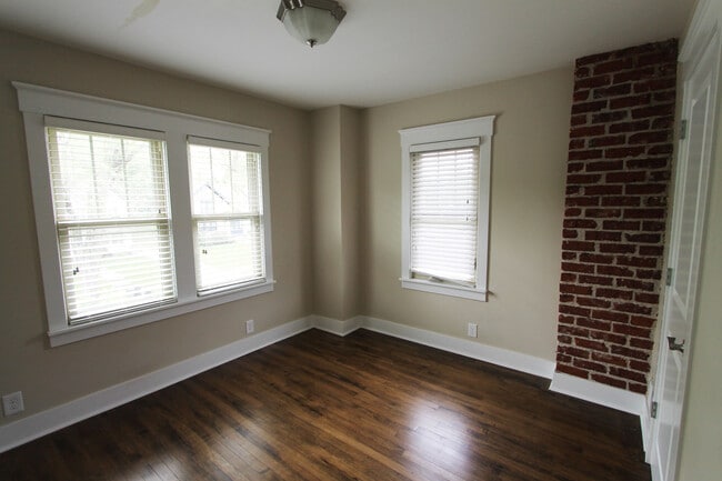 Building Photo - 307 S 50th St