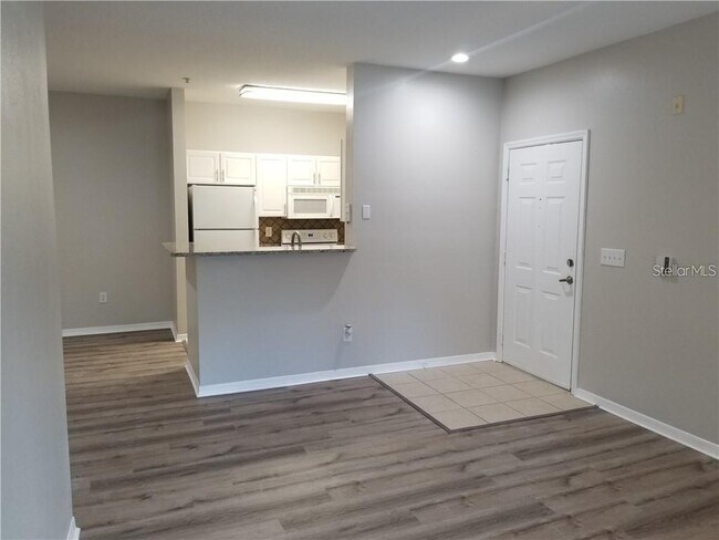 Building Photo - 1910 E Palm Ave