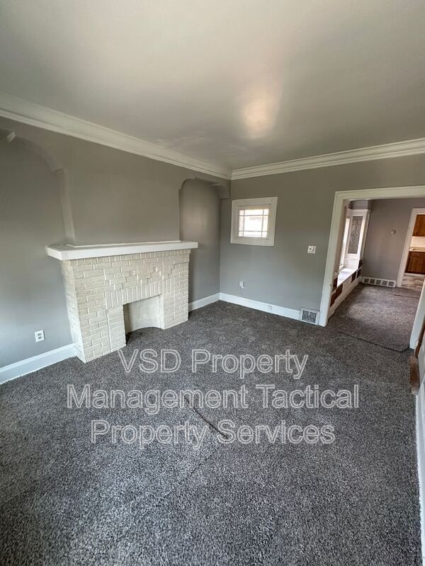 Building Photo - 3285 E 143rd St