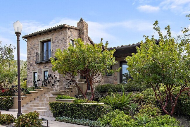 Building Photo - 14748 Valle Del Sur Ct