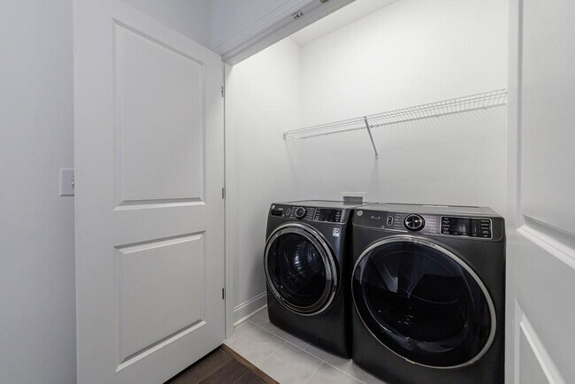 Building Photo - 510 Healy Dr