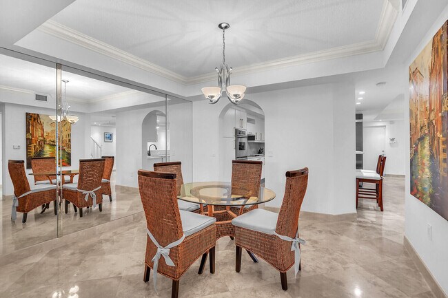 Building Photo - 2051 SE 3rd St