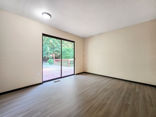 Building Photo - Charming 4-Bedroom Home with Bonus Rooms &...